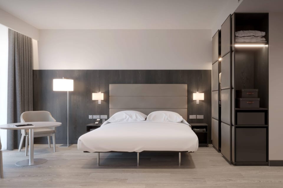 Pillowtop beds, in-room safe, desk, laptop workspace