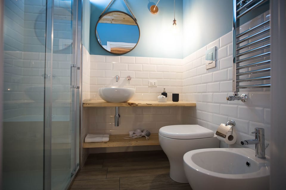 Deluxe Double Room | Bathroom | Shower, free toiletries, hair dryer, bathrobes