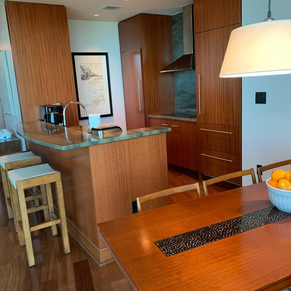 Kitchen w bar
