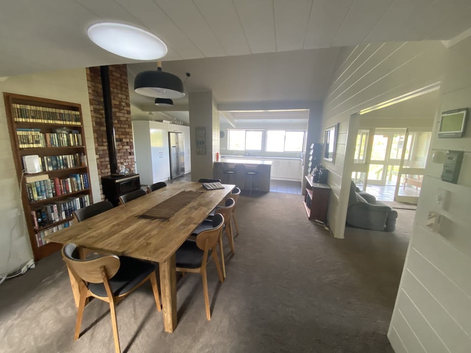 Dining area - newly carpeted and painted March 2022