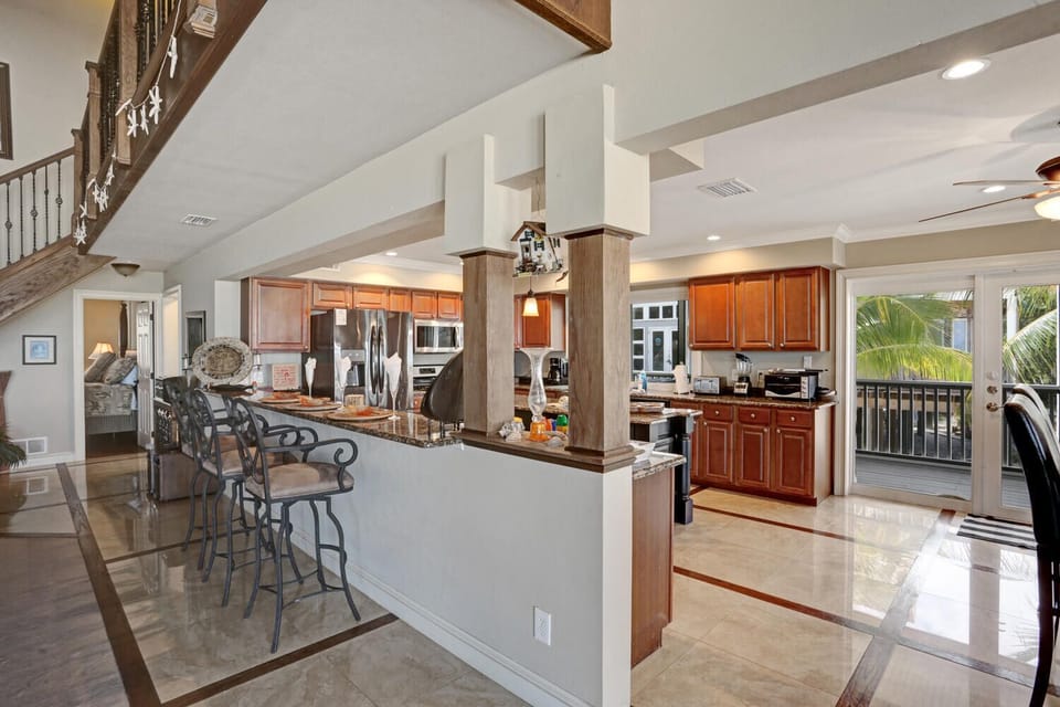 Vacanza Rentals - Villa Island Getaway - Kitchen