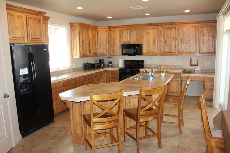 plenty of counter and dining space