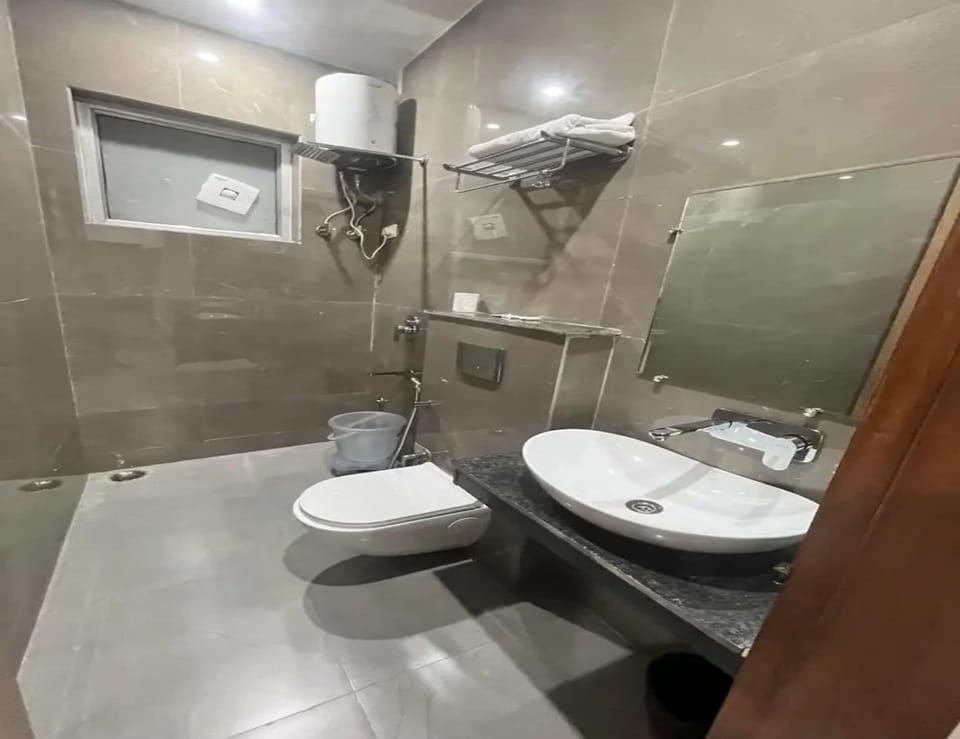 Deluxe Room, 1 Double Bed with Sofa bed | Bathroom | Slippers