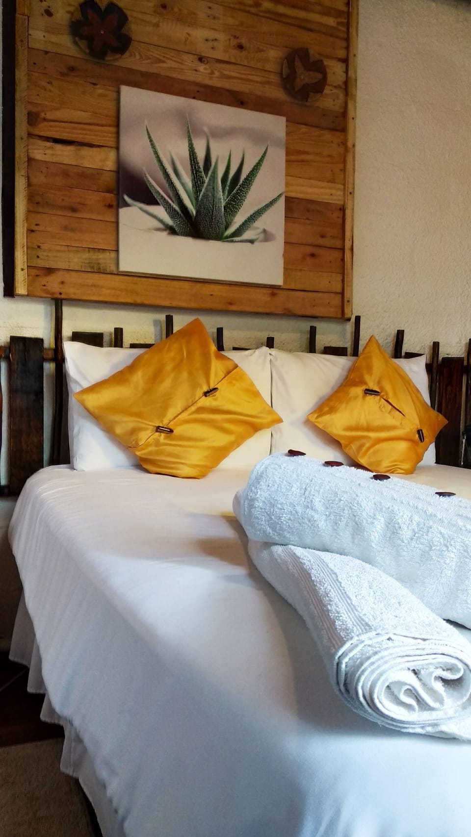 Standard Double Room, 1 Double Bed, Non Smoking, Ensuite | WiFi (free), bed sheets