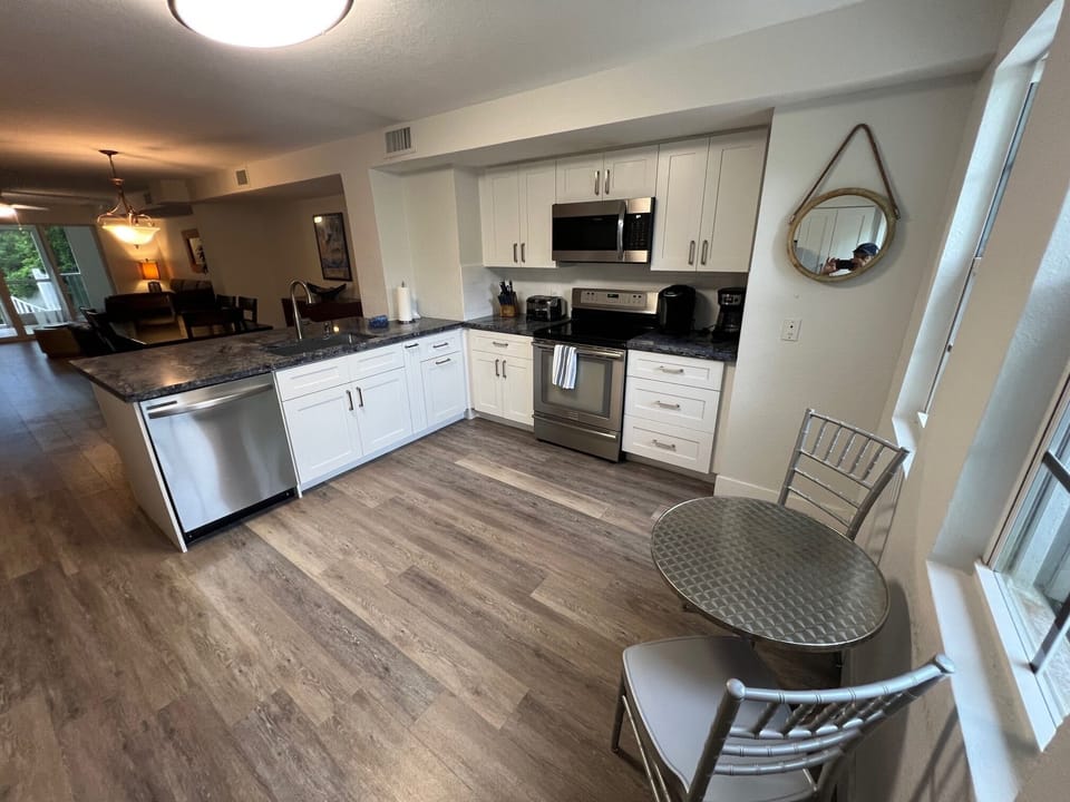 Spacious Shaker Style Kitchen W/Beautiful Exotic Blue Granite Counter Tops!