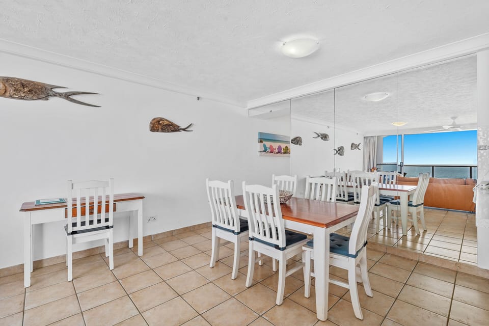 Dining room looking towards entrance