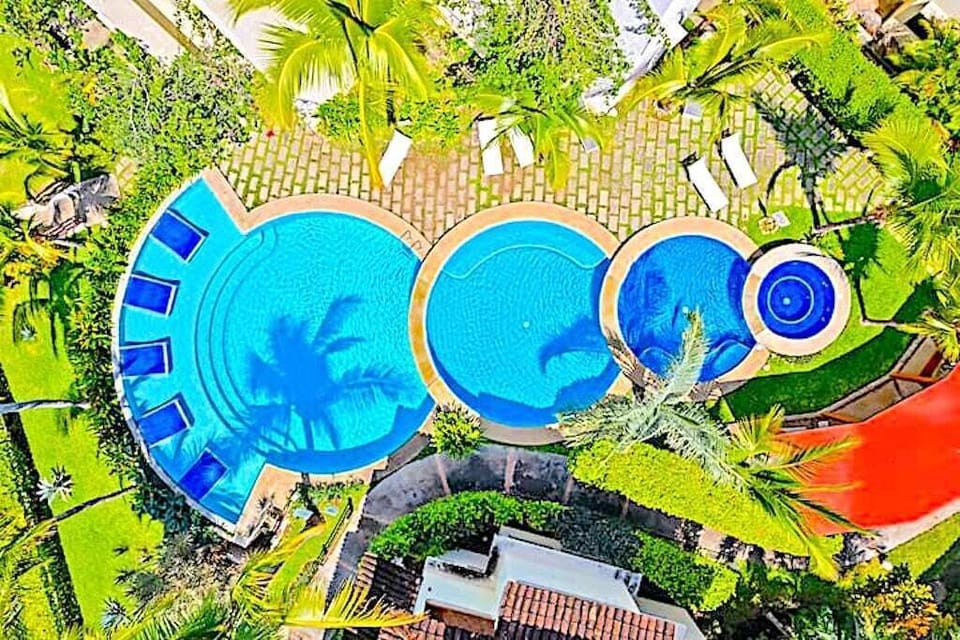 Condominium Sunset Hills, pool  #6 (the main pool).