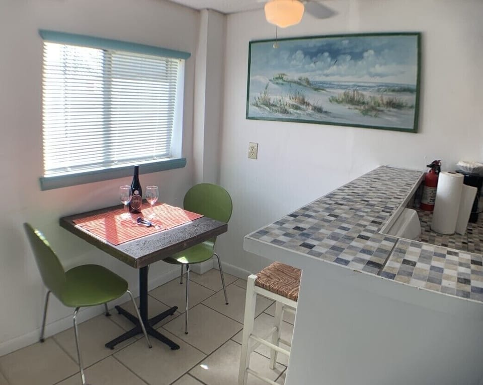 The eating space and counter from a different angle. 