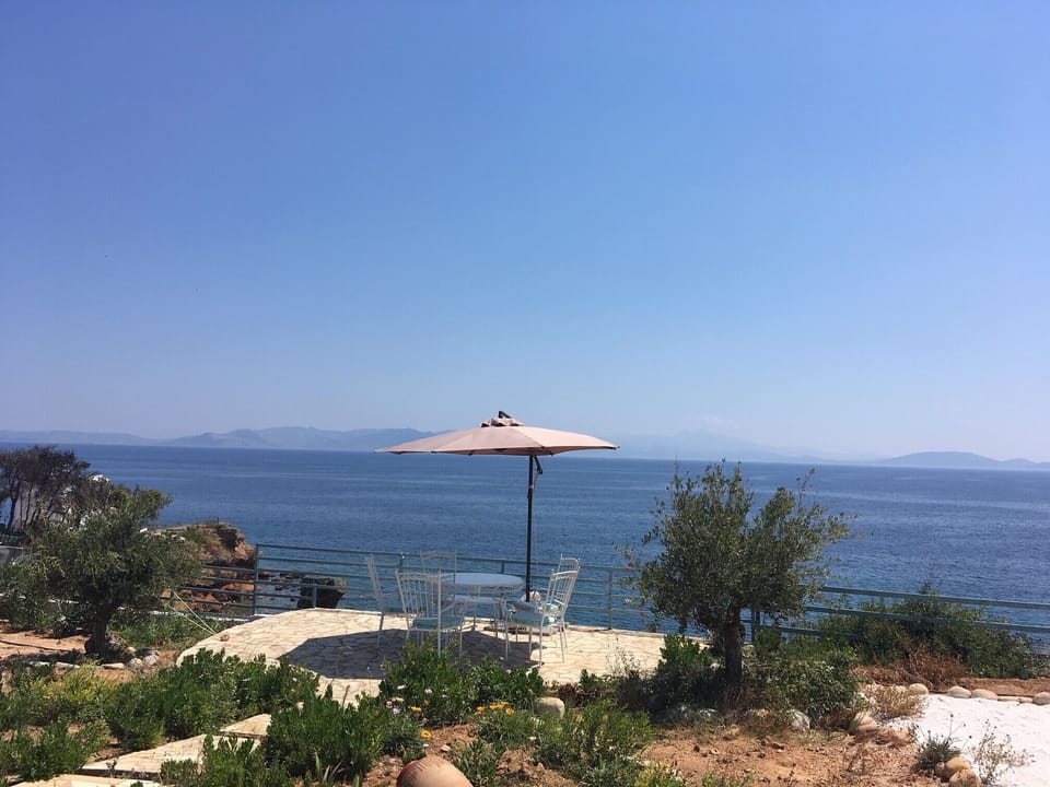 Relax listening to the sea wisper!
