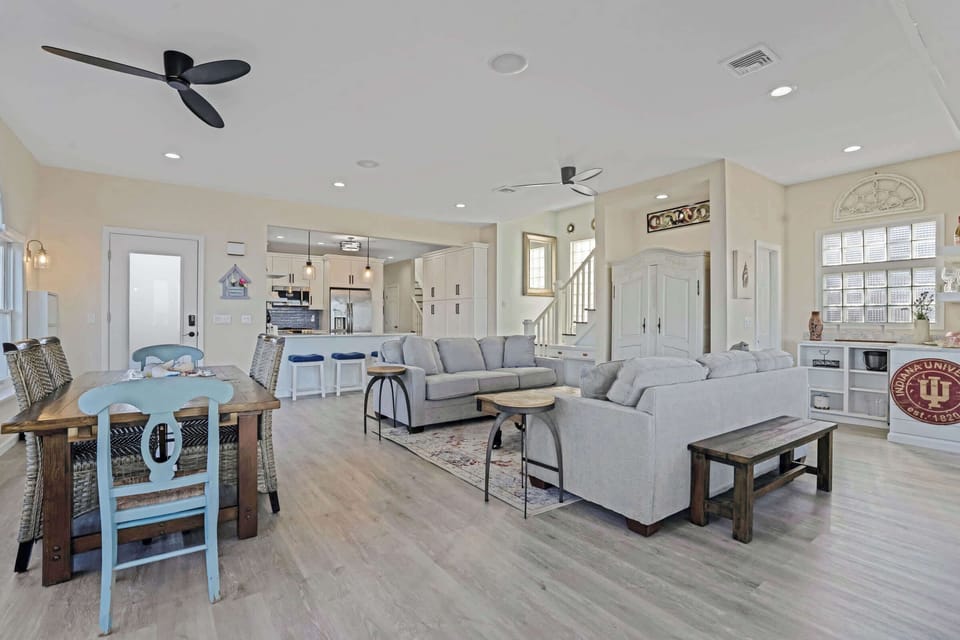 Open-plan concept that harmoniously blends dining, kitchen, and living areas