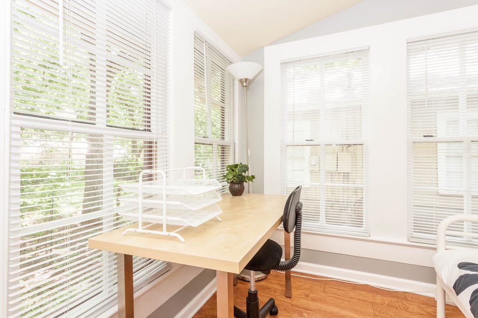 Second bedroom with office area and day bed