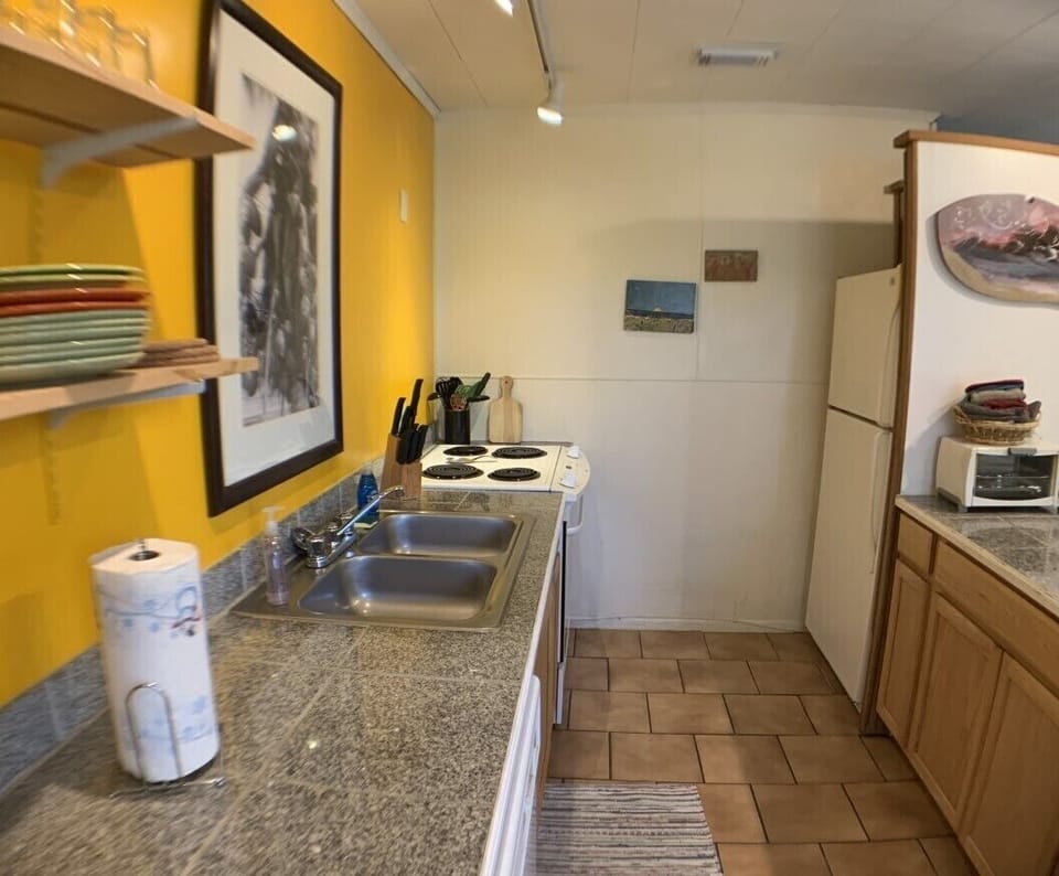 Partial view of the kitchen. 