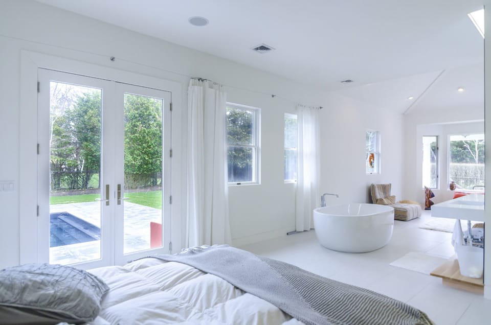 Master bedroom 
Air tub king size bed 
Orthopedic mattresses 