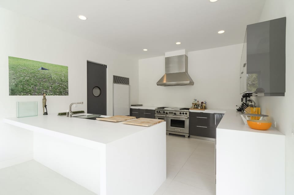 .Kitchen looking from the outside to