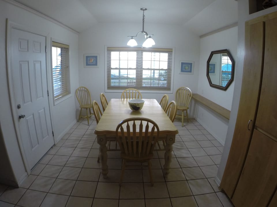 Texas Beach House
Second Floor condo #2
Dining area
Door leads to Oceanside de