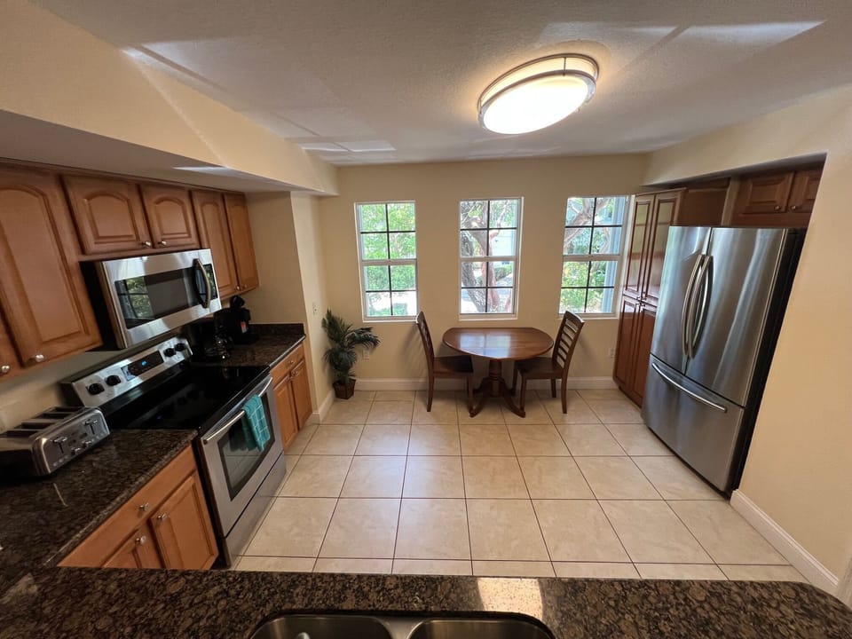 Spacious Modern Kitchen