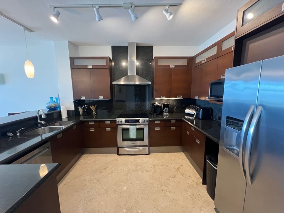 Kitchen W/All new Cabinets, Stainless Steel Kitchen Aid Appliances/Granite Tops
