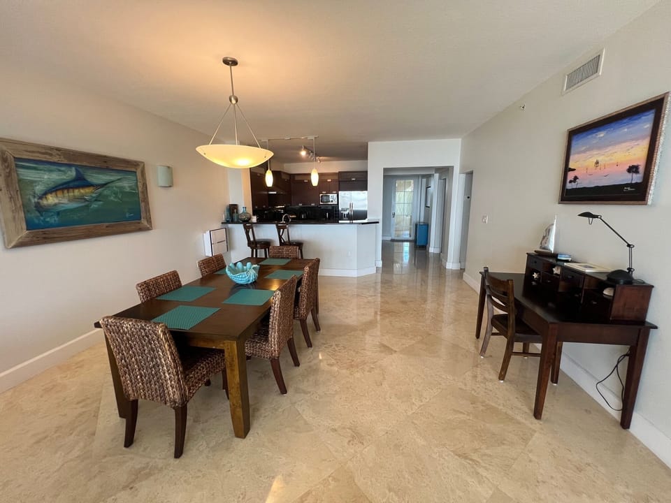 Spacious Dining/Bar Area W/Office Desk