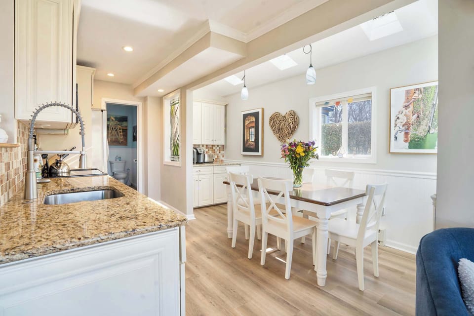 Dining adjacent with the kitchen