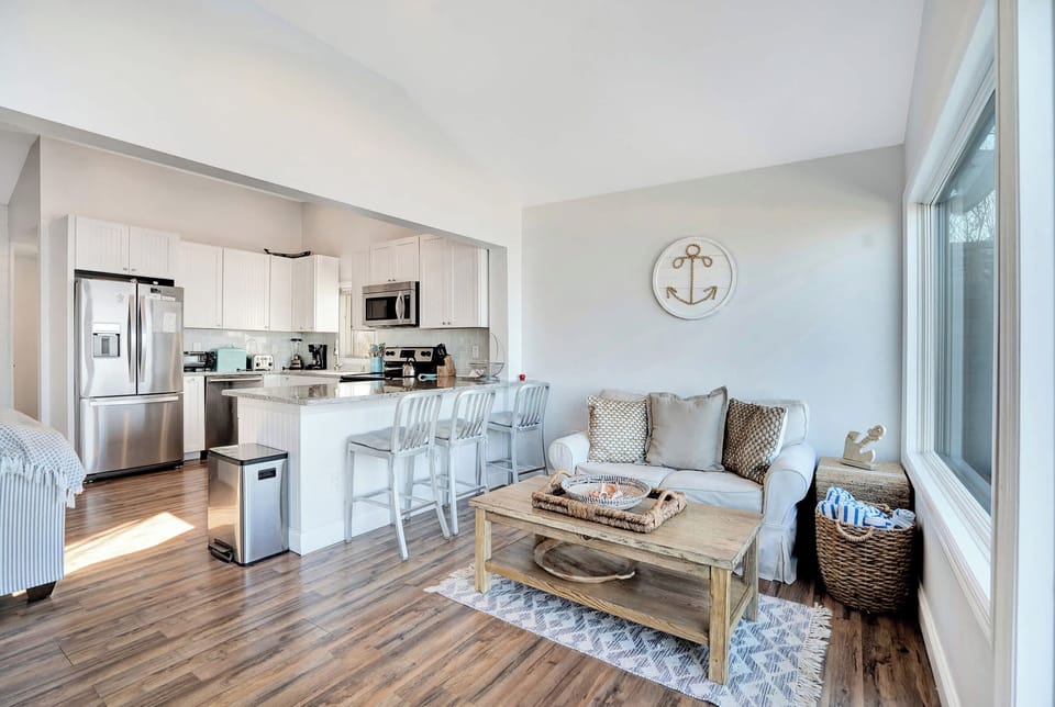 Cozy seating nook with breakfast bar