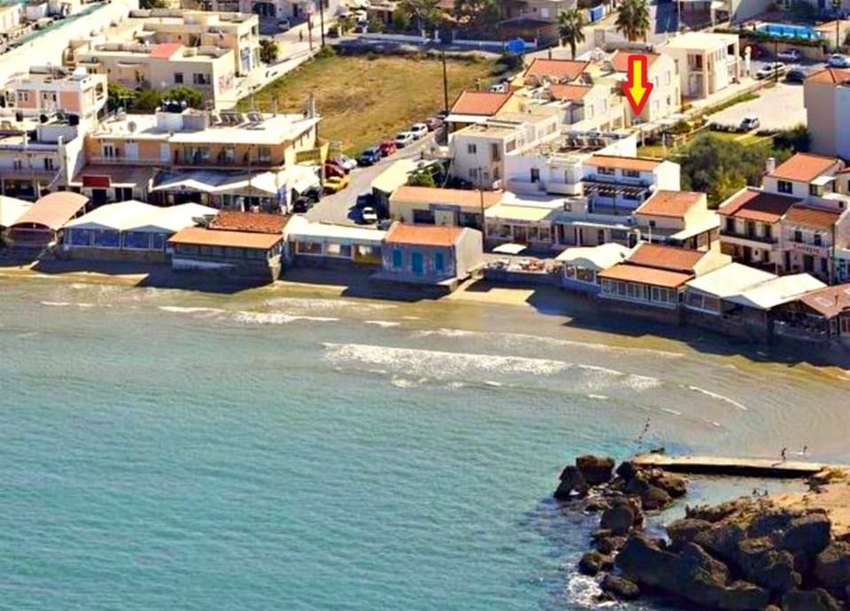 Only one mimute walk from Sandy Beach !!!