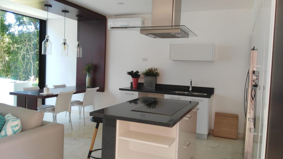 Dining kitchen