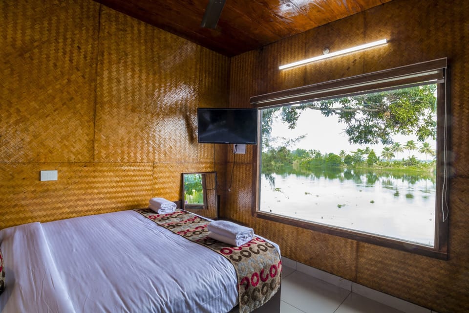 Traditional Tree House, 1 Double Bed, Non Smoking | 1 bedroom, Egyptian cotton sheets, premium bedding, pillowtop beds