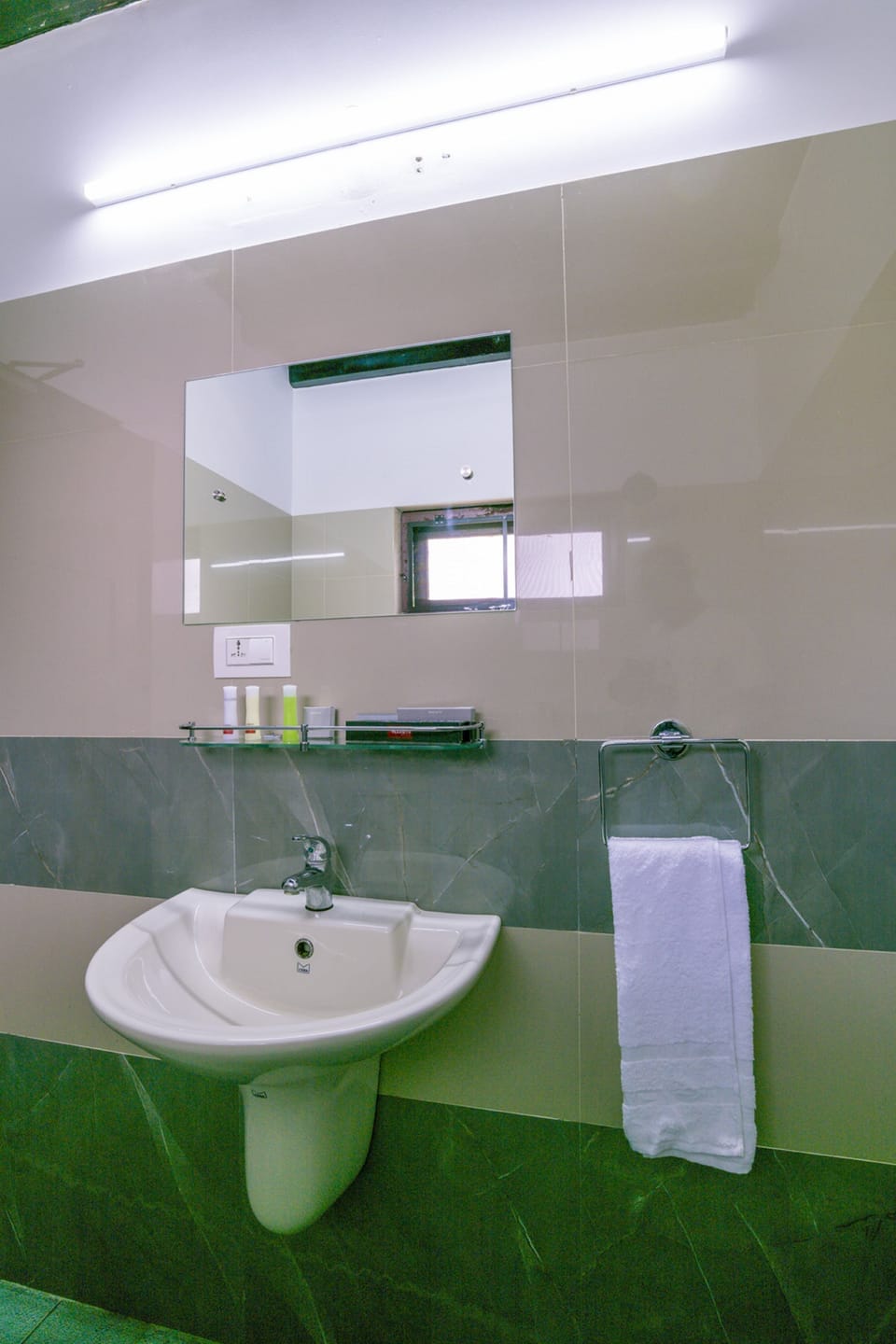 Luxury Cottage, 1 King Bed, Accessible, Non Smoking | Bathroom sink