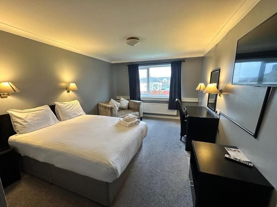 Executive Double Room | Hypo-allergenic bedding, desk, laptop workspace, iron/ironing board
