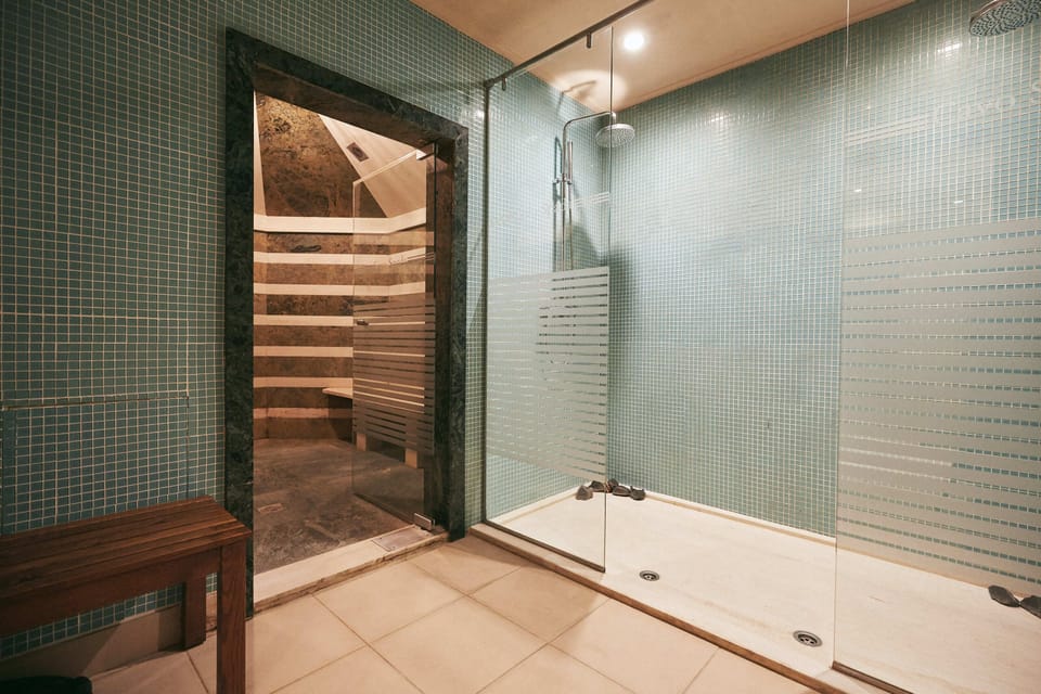 Sauna, hot tub, Turkish bath, body treatments, aromatherapy, body wraps