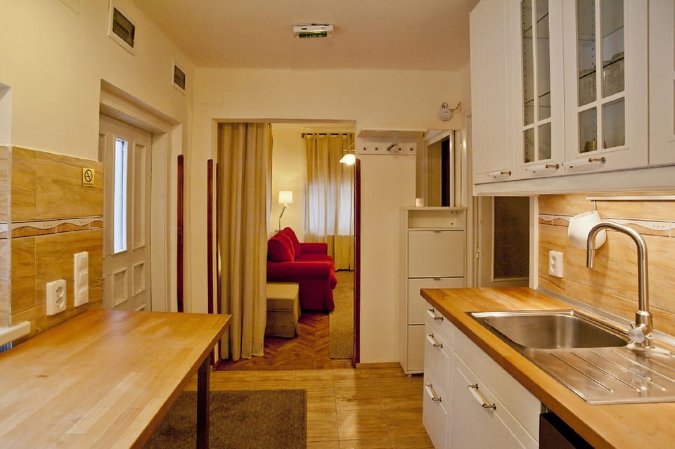 Deluxe Suite | Private kitchenette | Coffee/tea maker