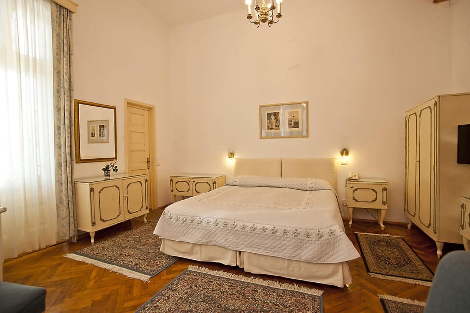 Standard Double Room | Minibar, in-room safe, free WiFi, bed sheets