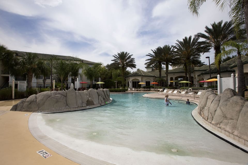 Tropical Pool with gently shelving entry - ideal for little ones!