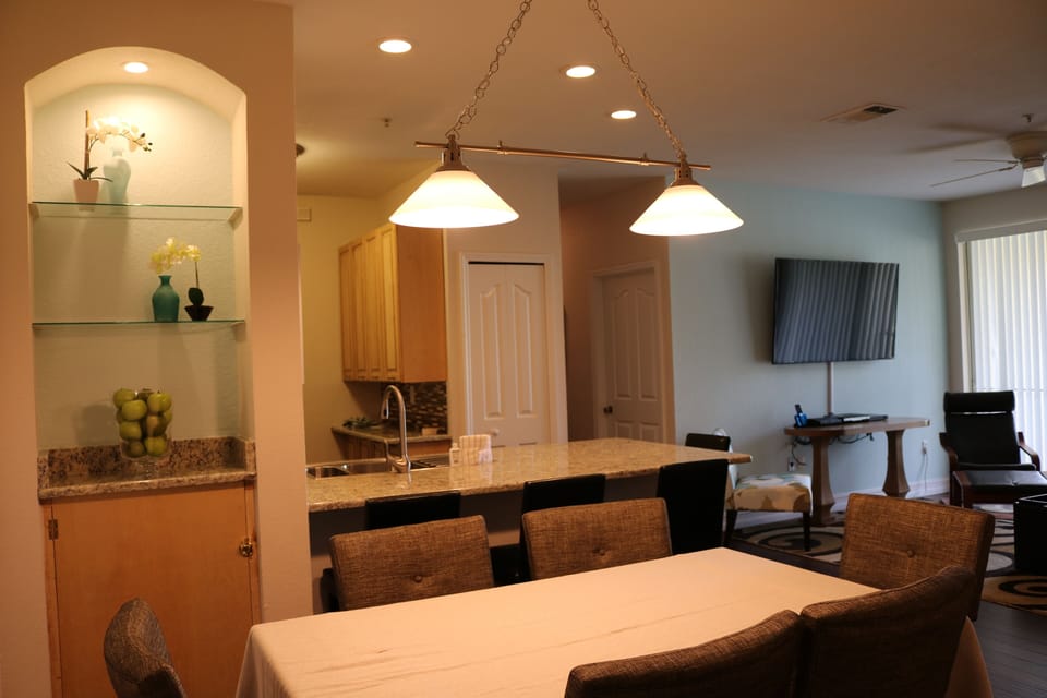 Dining/Kitchen