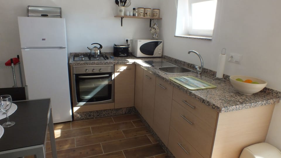 Kayenne 3 kitchen and dining area.