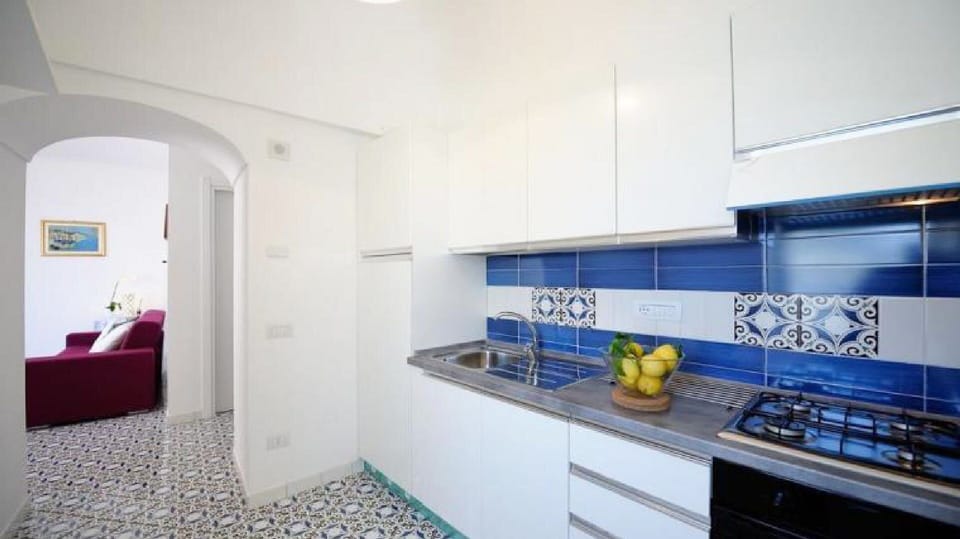 Open kitchen fully equipped with panoramic window