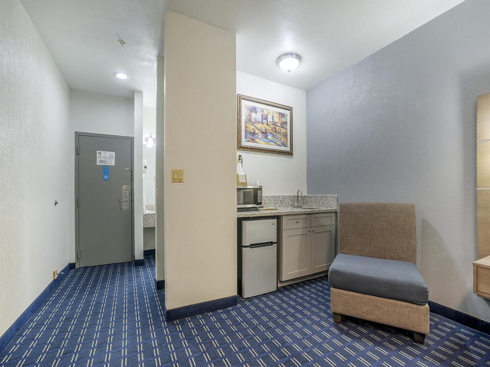 Room, 1 King Bed, Non Smoking (Second Floor, Interior Stairs Only) | Premium bedding, blackout drapes, iron/ironing board, free WiFi