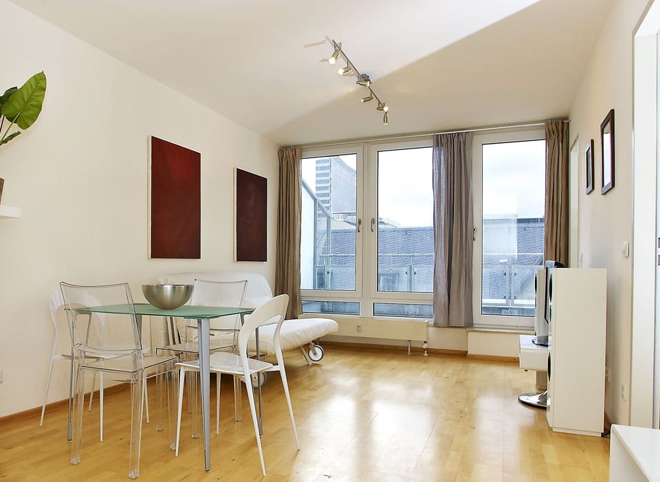 GetInBerlin Penthouse with private terrace facing the historic CheckpointCharlie