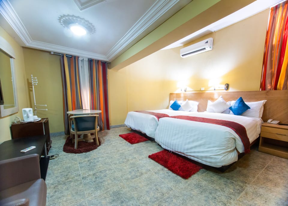 Deluxe Room | Minibar, in-room safe, desk, laptop workspace