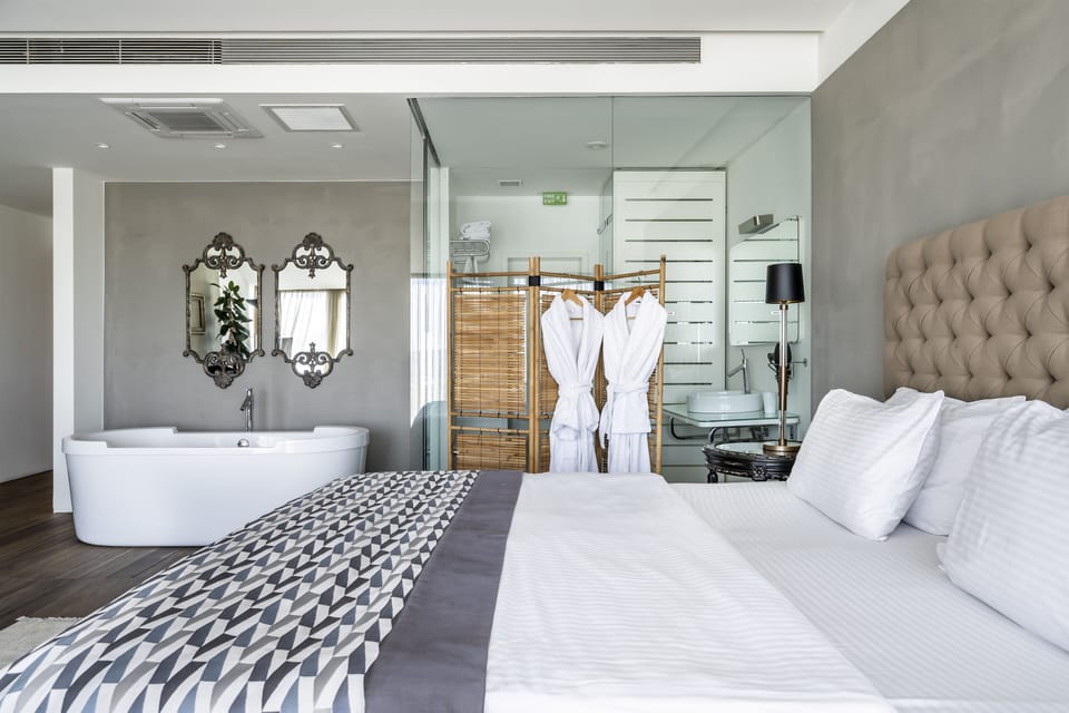 Luxury Penthouse, Non Smoking, Sea View | Bathroom | Designer toiletries, hair dryer, bathrobes, slippers