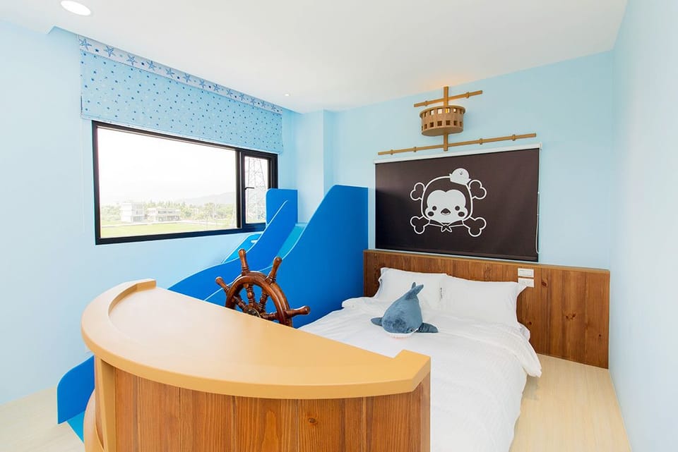Family Room, Bathtub | Minibar, desk, blackout drapes, soundproofing