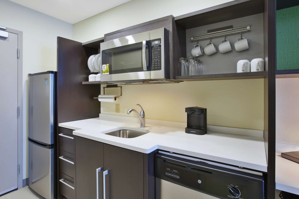 Fridge, microwave, dishwasher, coffee/tea maker