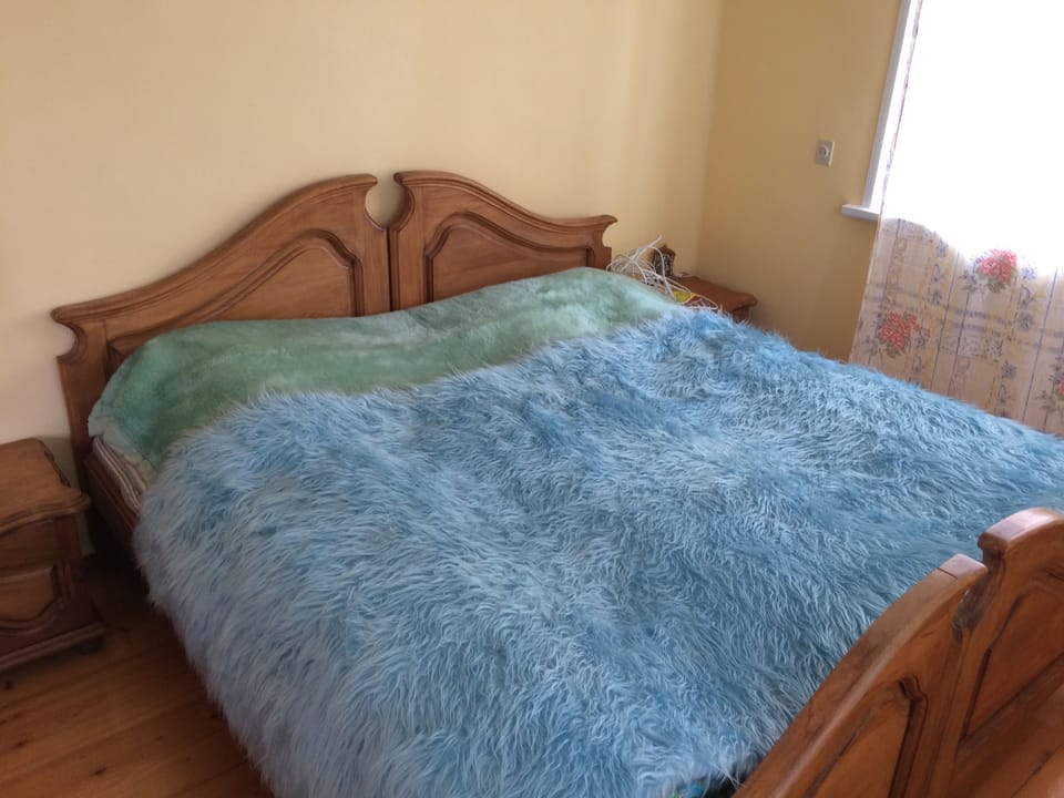 7 bedrooms, blackout drapes, iron/ironing board, free cribs/infant beds