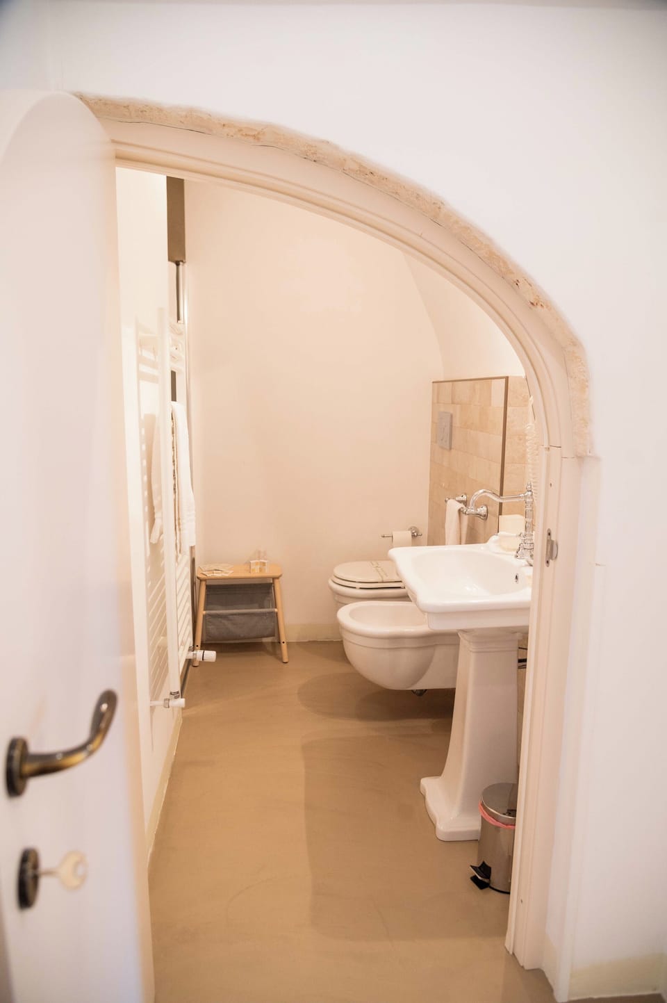 Double Room, City View | Bathroom | Shower, rainfall showerhead, hair dryer, bidet