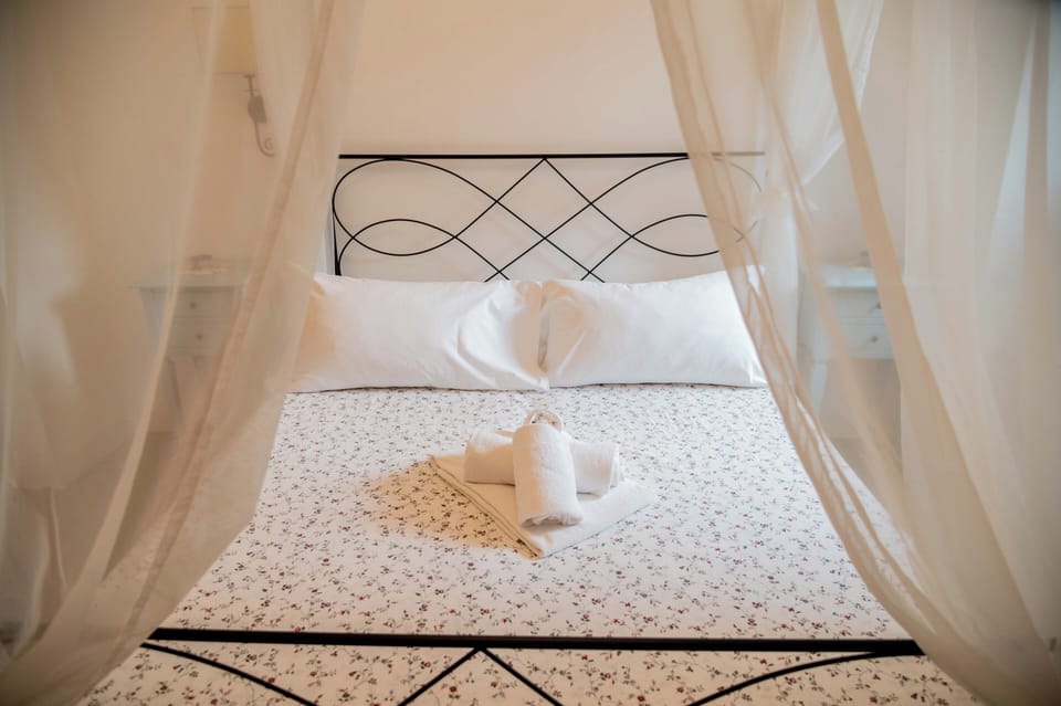 Double Room, City View | Desk, free WiFi, bed sheets