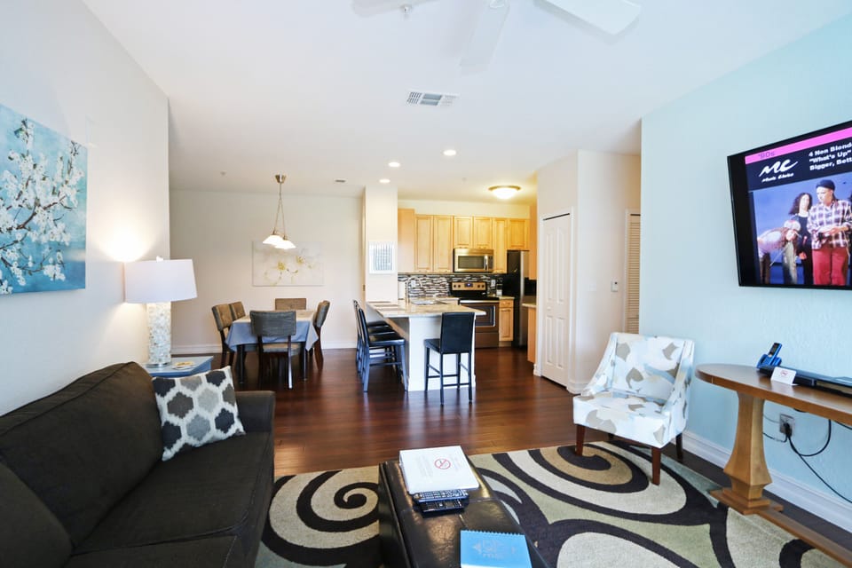 Newly refurbished 4 bedroom condo with  wood flooring/ solid maple kitchen units