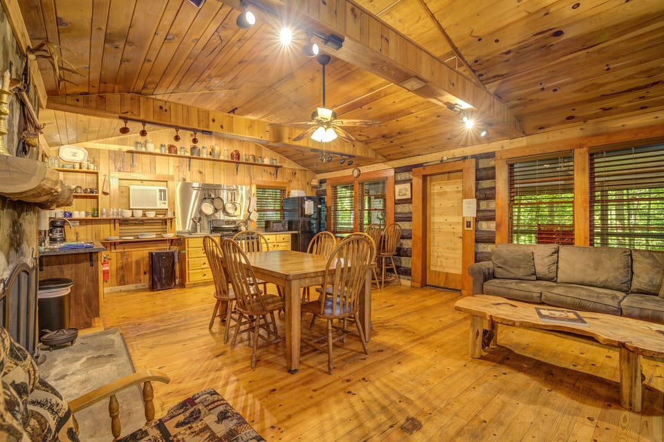 Open Living, Dining and Kitchen Areas - Moody Hollow is nestled in the Chattahoochee National Forest which covers over 750,000 acres! The numerous creeks and streams nearby are home to some of the best trout fishing in Georgia as well as one of the greatest number of salamander species on the planet.