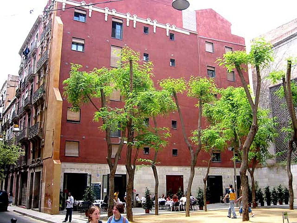 My building. My place is on the 4th floor over those trees. Nice & relax square 