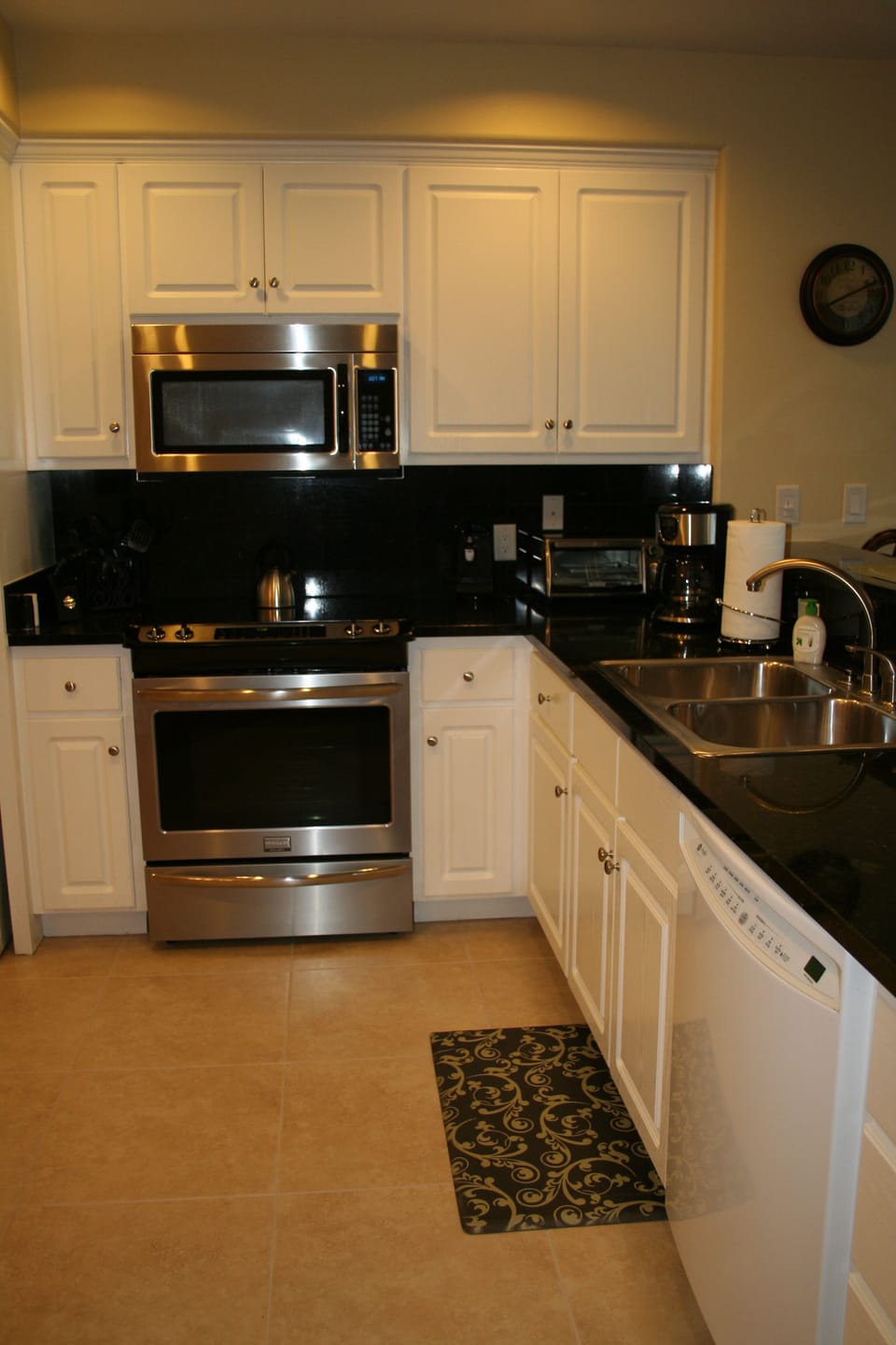 New stove and microwave, inaddition to many convenient sm kitchen appliances