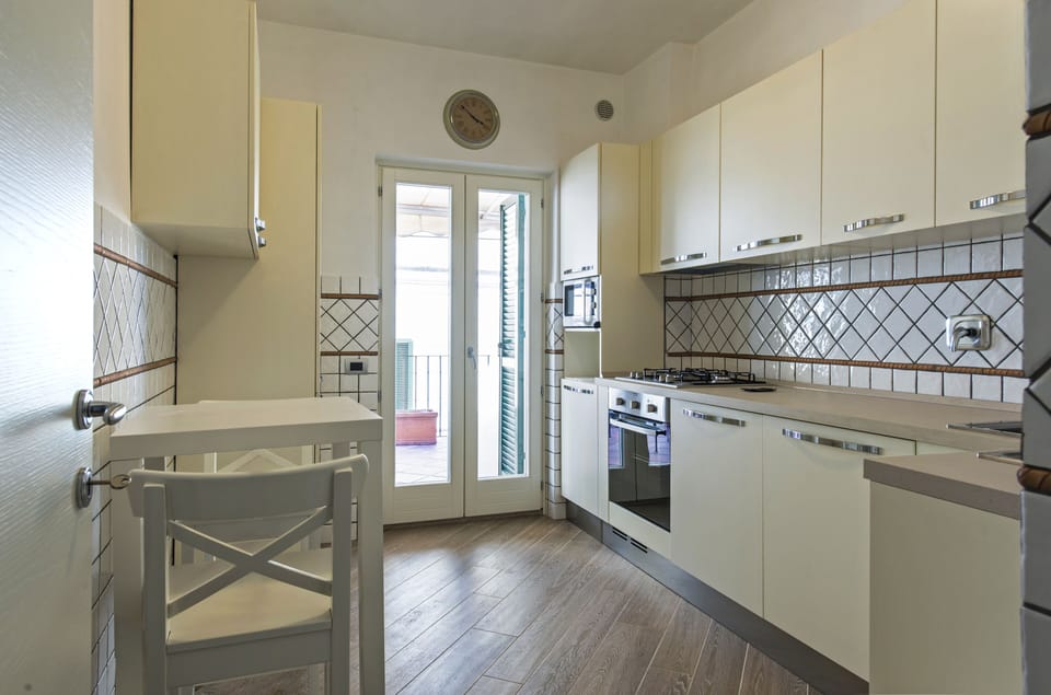 Fully equipped kitchen. Completely New! The window to the terrace. 